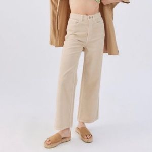 Urban outfitters BDG high and wide leg jeans in the color light sand, size 28
